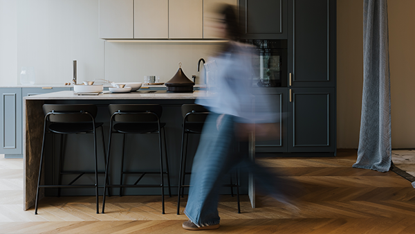 Parquet in cucina e bagno: perché il legno funziona anche dove non te lo aspetti