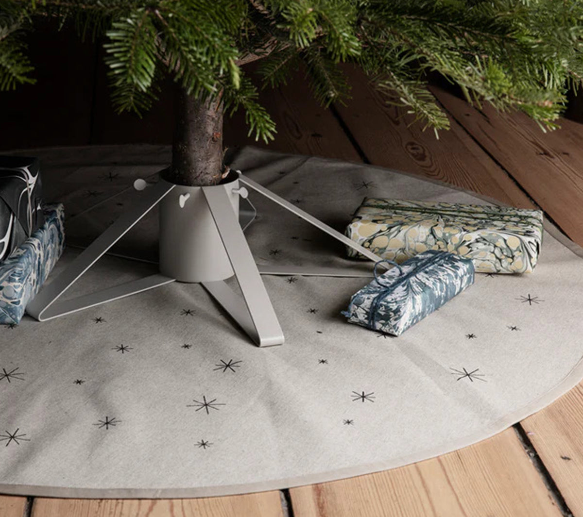 Ferm Living - Star Christmas Tree Blanket Dark Green/Dull Gold - Taninihome.com