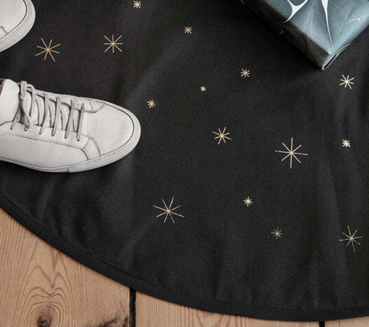 Ferm Living - Star Christmas Tree Blanket Dark Green/Dull Gold - Taninihome.com