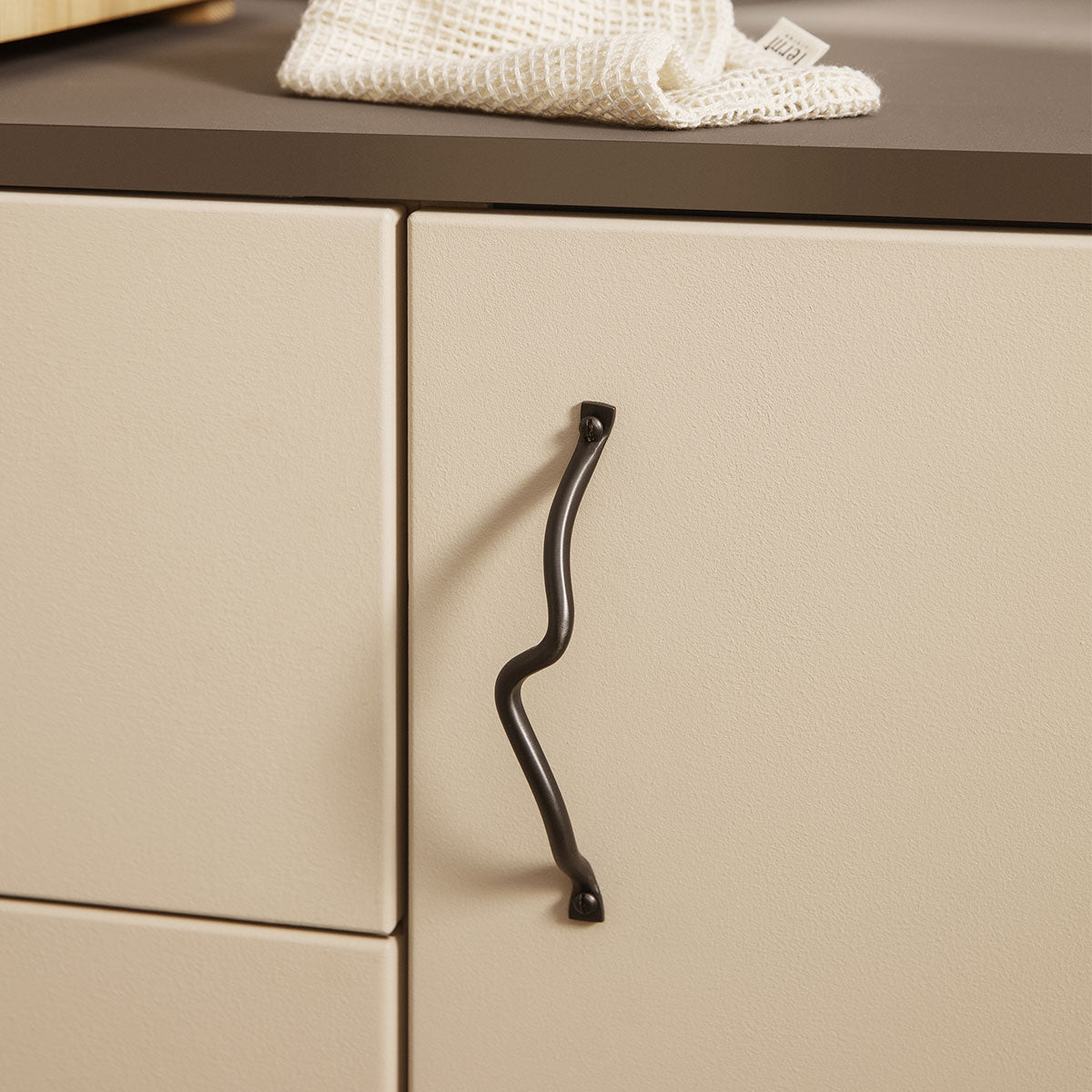 Ferm Living - Curvature Handle - Black Brass - Taninihome.com