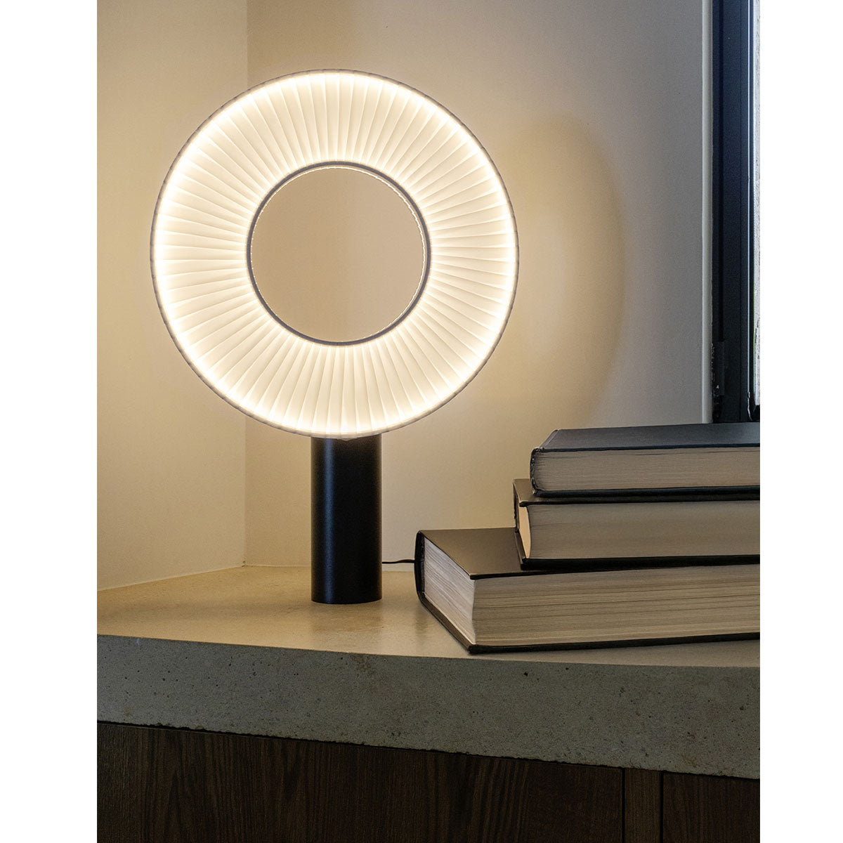 Iris Table 50