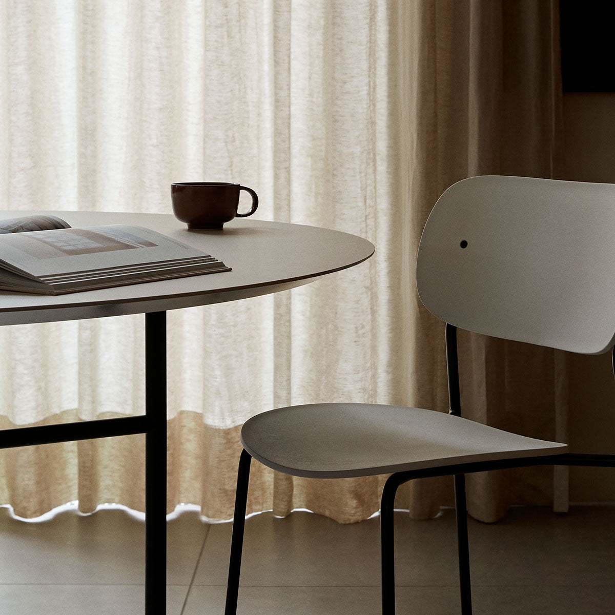 Audo - Snaregade Dining Table Ø138cm - Taninihome.com