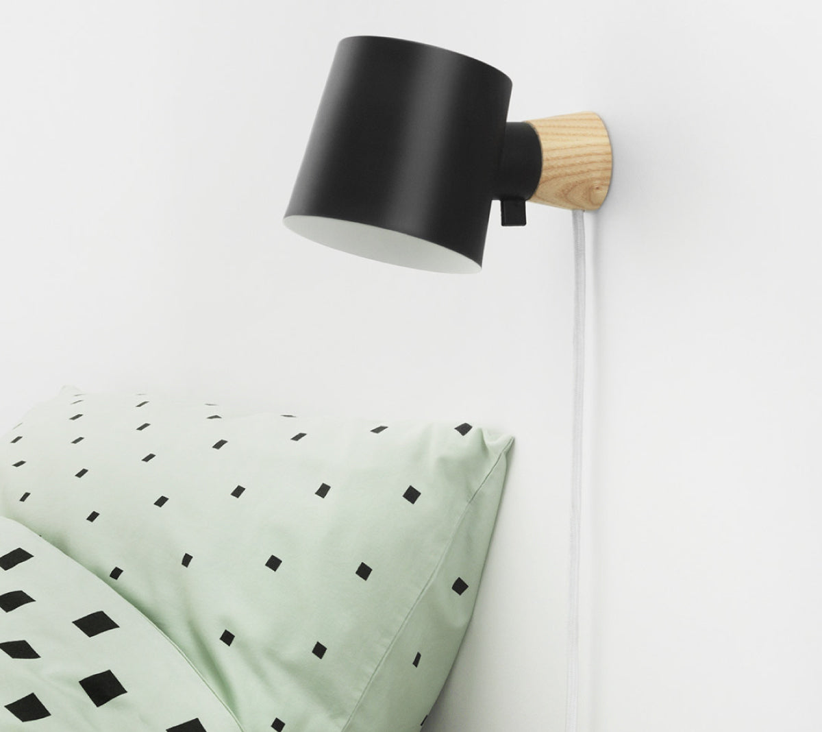 Rise wall lamp black