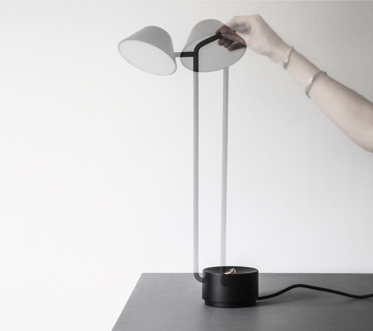 Audo - Peek Table Lamp Black - Taninihome.com