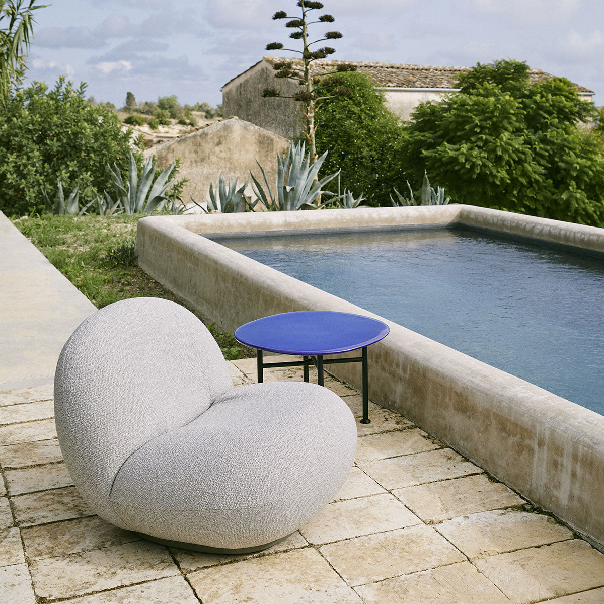 Gubi - Pacha Outdoor Lounge Chair - Taninihome.com