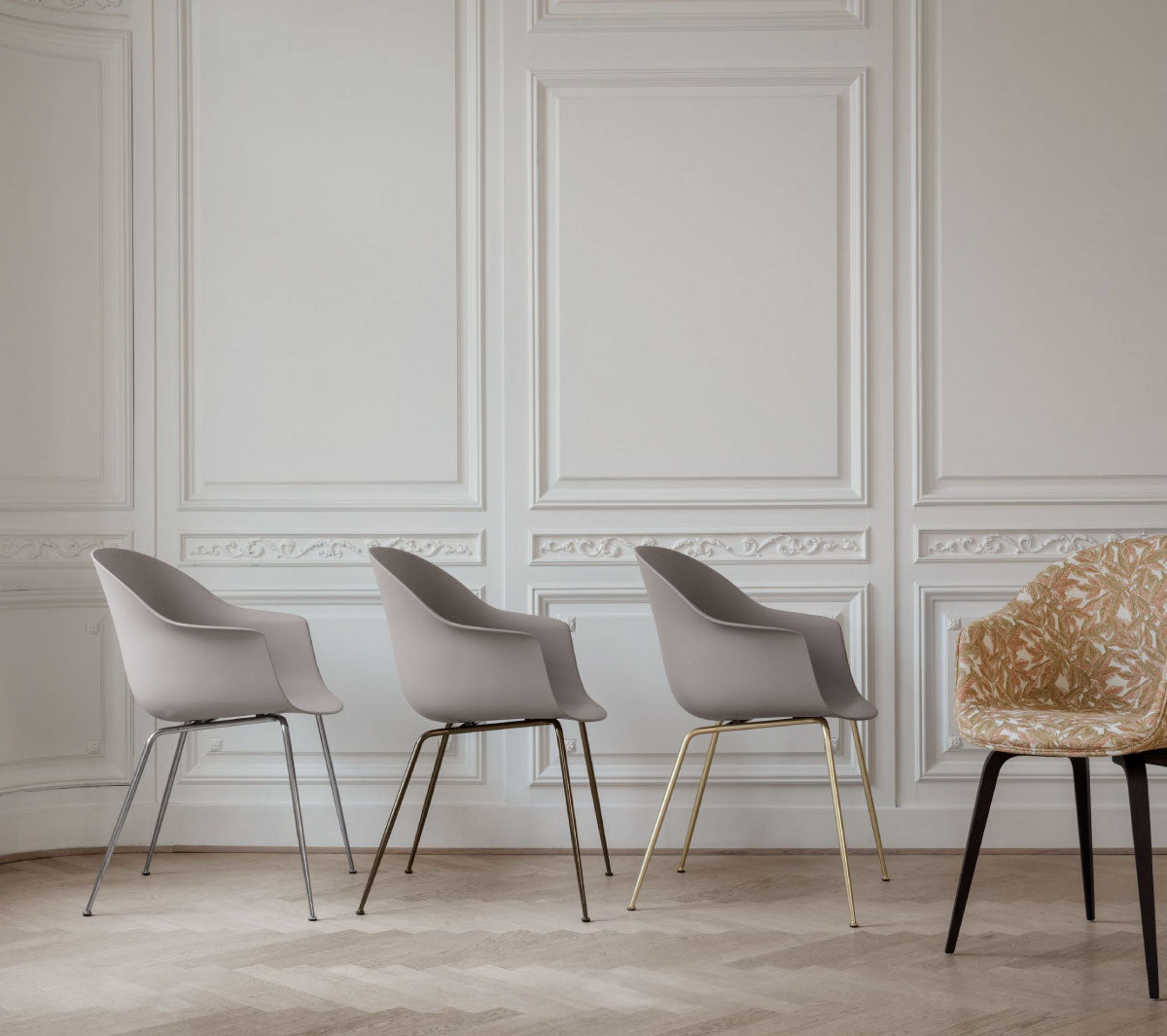 Gubi - Bat dining chair - Taninihome.com